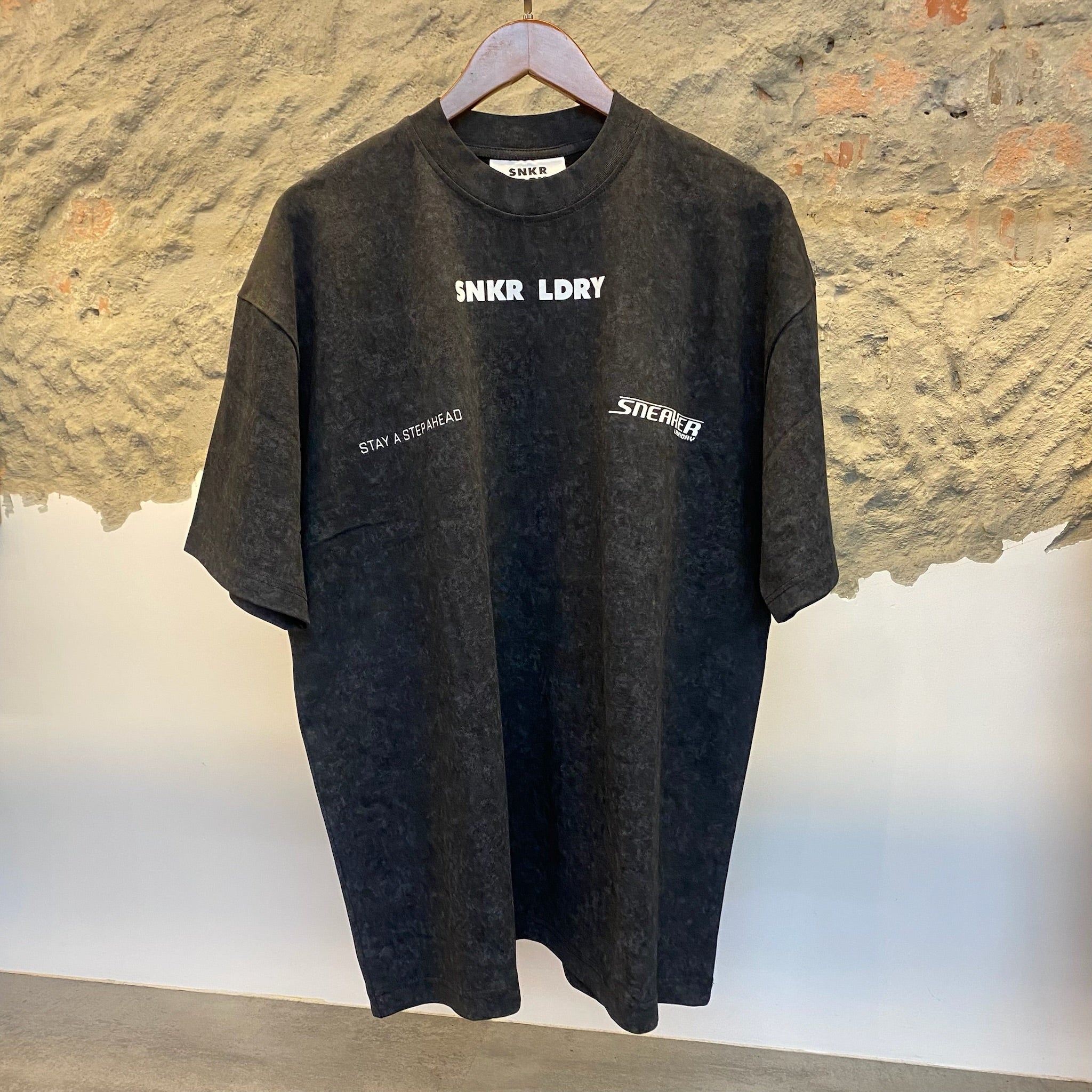 SNKR LDRY Boxy Cut Oversized Tee