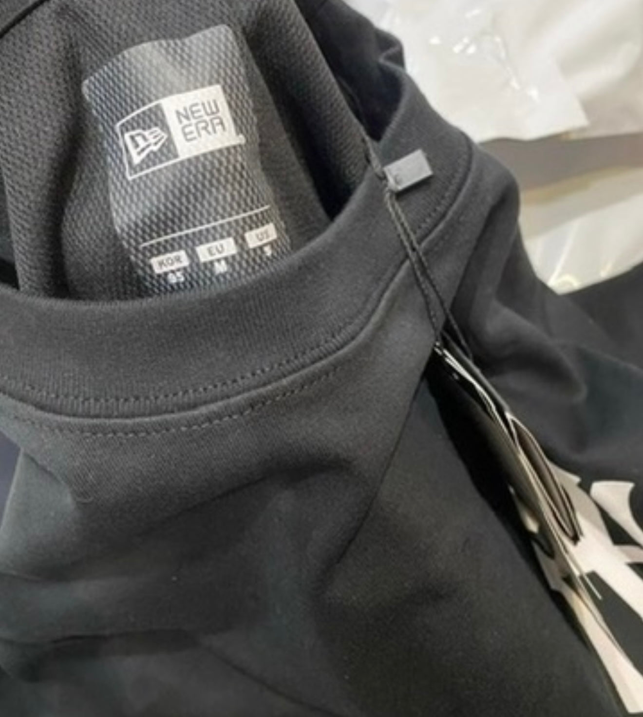 New Era NY Yankees Paisley Tee – Black (COOLERA® Edition)