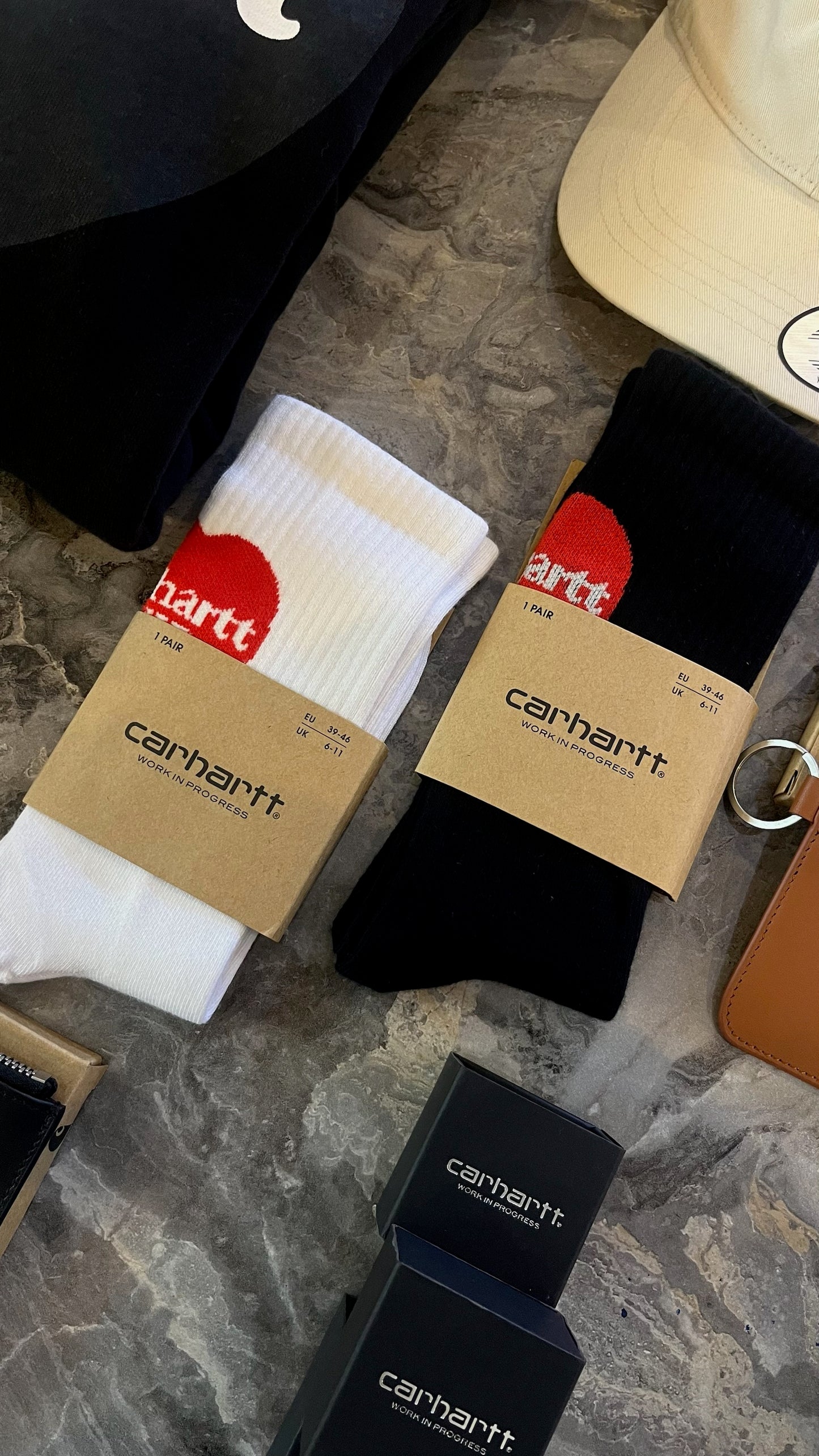 Carhartt WIP Heart Logo Socks – Black / White