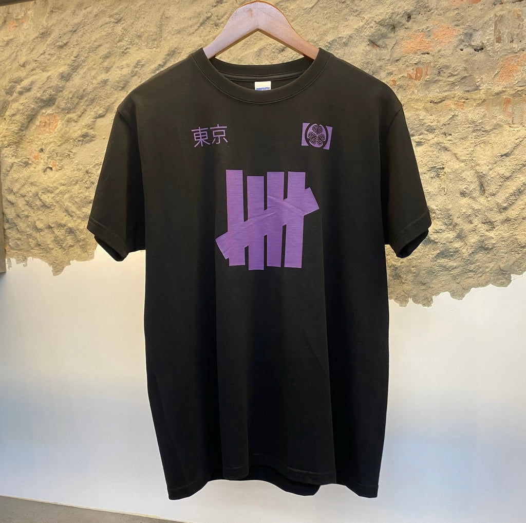 Undefeated “Tokyo 5” Graphic Tee – Black/Purple