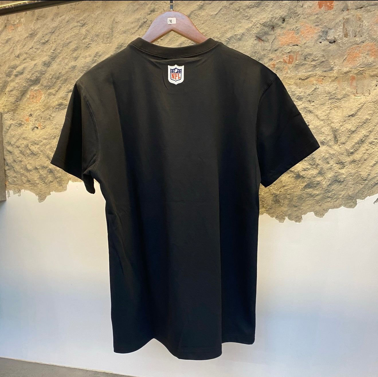 New Era Raiders Coolera® Graphic Tee – Black